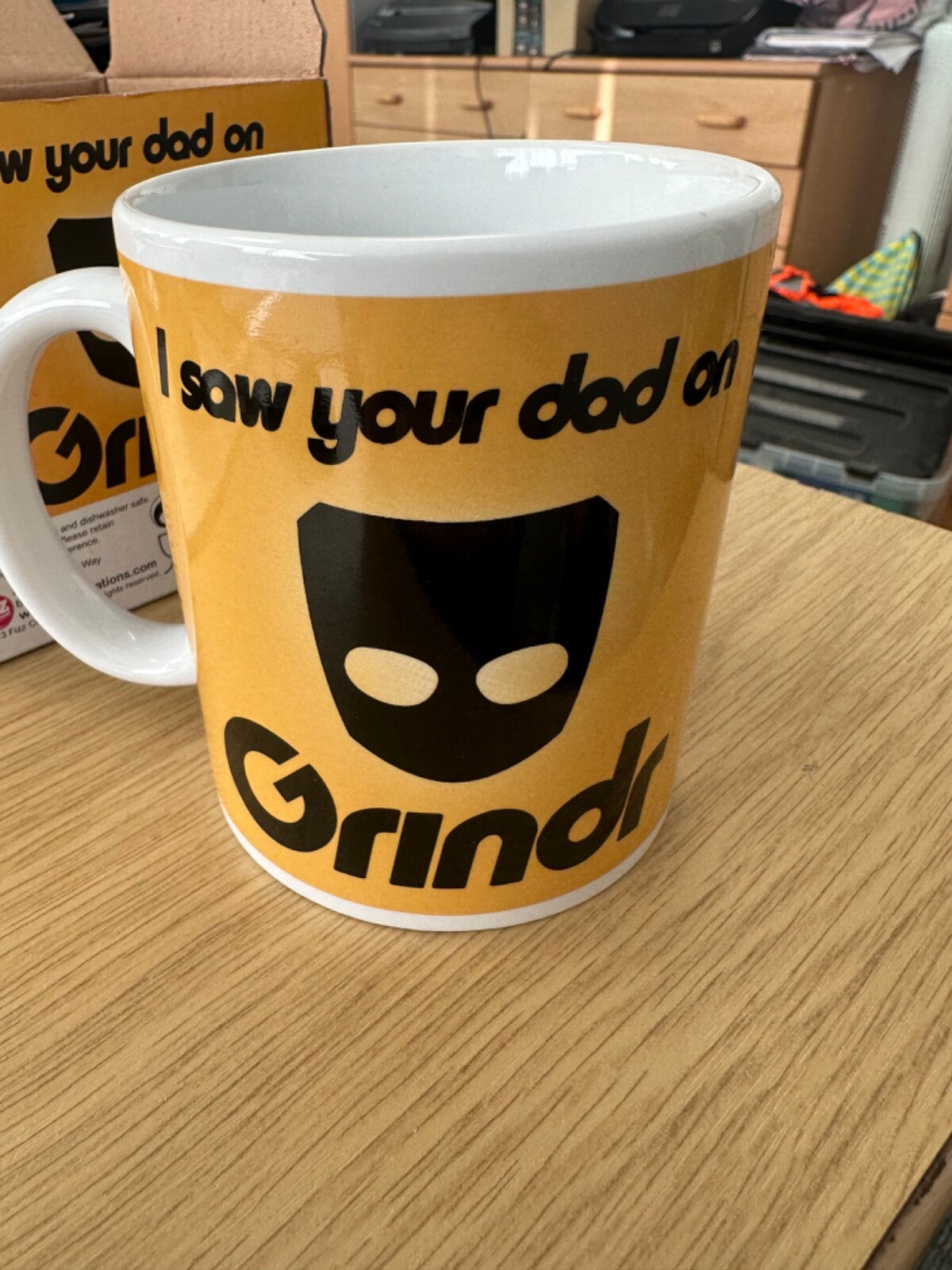 *GRINDR* I saw Your Dad On Grindr Funny joke  Secret Santa Mug New Boxed