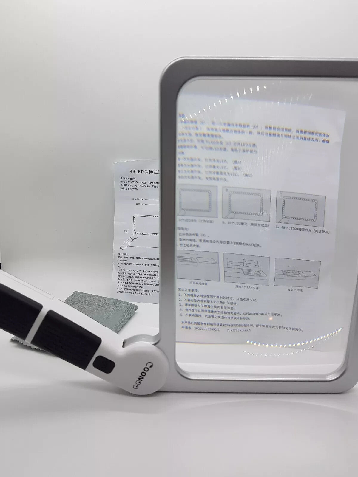 COONOO Magnifying Glass with Light for Close Work Reading 5X Folding