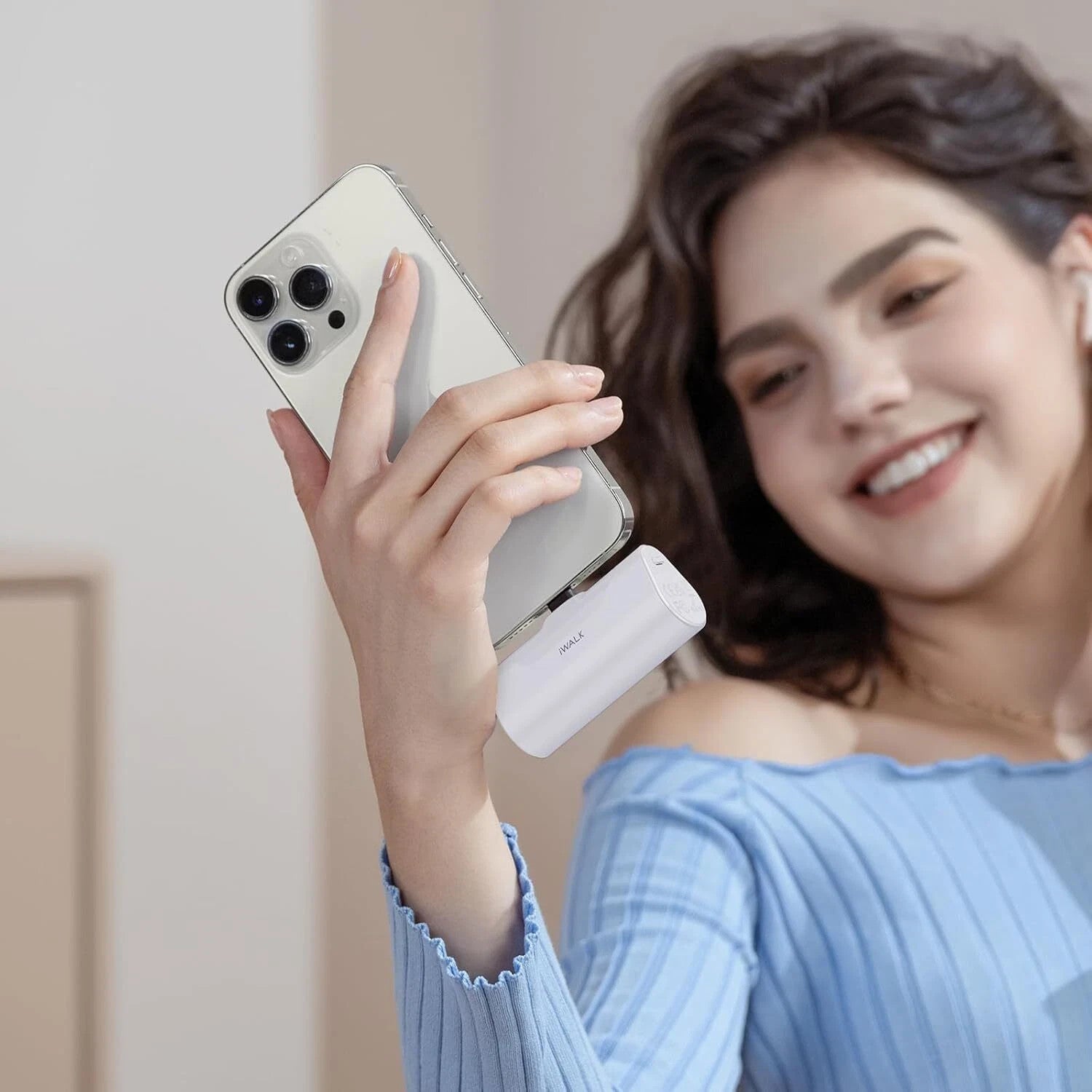 iWALK Mini Portable Charger 4500mAh,USB-C 20W Power Bank and Charger for iPhone.
